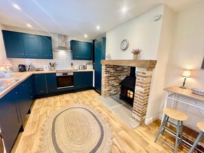 Fridge, microwave, oven, stovetop - Moat Cottage, Newby Hall, sleeps 5+ - luxury cottage on Yorkshire country estate (Ripon)