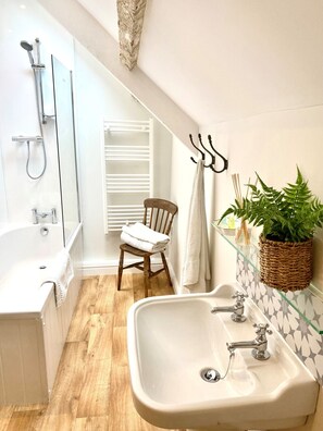 Hair dryer - Chantry Cottage - Luxury Country Cottage Yorkshire, Newby Hall Estate, Dales Views, Dog Friendly, Sleeps 5 (Ripon)