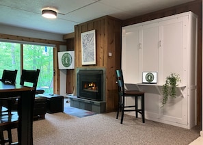 Interior - Wade`s World- AC, Pool, Tennis, Bike to Mountain (Killington)