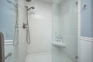 Shower, hair dryer, towels, soap - Charming Broad Ripple home on the water, walk to everything! (Indianapolis)