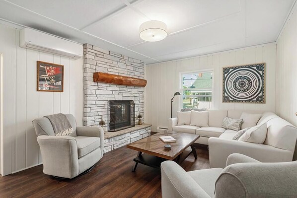 Smart-tv och eldstad