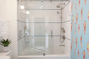 Towels - *NEW* Charming Walloon Cottage with Dock Access! (Walloon Village)