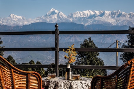 Vista a la montaña. Blossom Hideaway Kausani