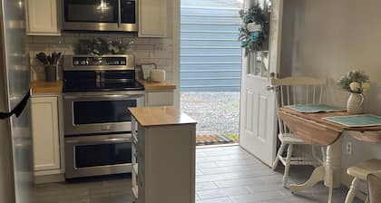 Charming and immaculate 1-bedroom Suite/Apartment in Elizabethton