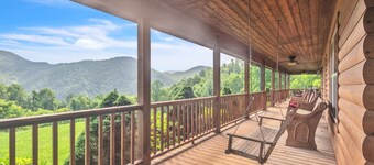 Cozy Mountain Retreat W/ Scenic Views 3 Bedroom Home by RedAwning