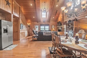 House, 3 Bedrooms | Dining - Cozy Mountain Retreat W/ Scenic Views 3 Bedroom Home by RedAwning (Butler)