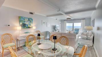 Condo, 2 Bedrooms | Dining