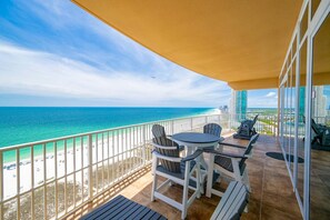 Condo, 4 habitaciones | Restaurante al aire libre