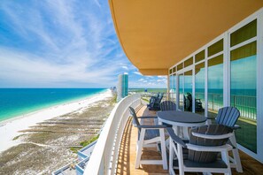 Condo, 4 habitaciones | Restaurante al aire libre