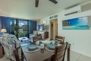 Condo, 2 Bedrooms | Dining