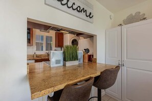 Condo, 2 Bedrooms | Interior
