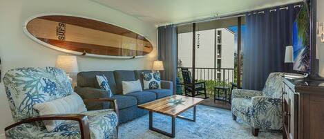 Condo, 2 Bedrooms | Living area