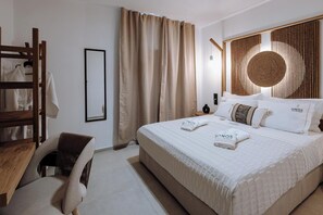 4 bedrooms, in-room safe, desk, iron/ironing board - Onos Luxury Villas One (KYTHNOS)