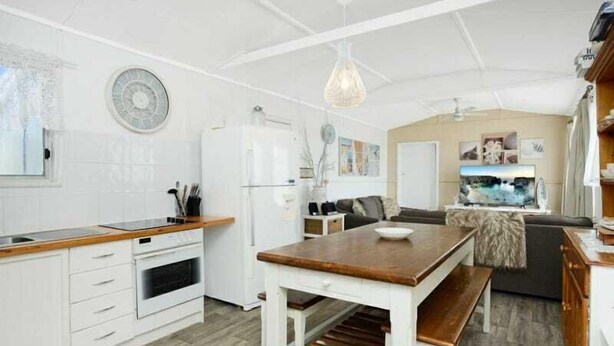 Kaffetrakter/tekoker, kjøleskap, mikrobølgeovn og ovn