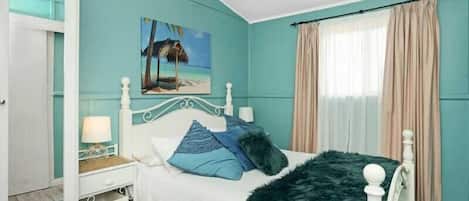 4 bedrooms, desk, iron/ironing board