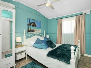 4 bedrooms, desk, iron/ironing board