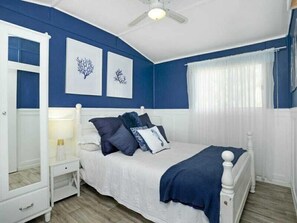 4 Schlafzimmer, Schreibtisch, Bügeleisen/Bügelbrett