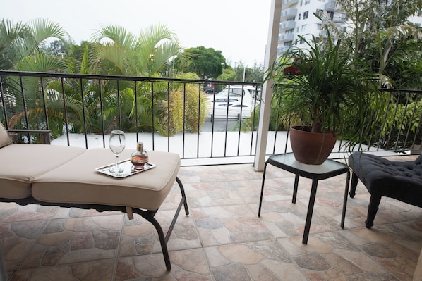 Terrace/patio - New Listing Waterfront Townhome in Exclusive Eastern Shores – Relax & Unwind (North Miami Beach)