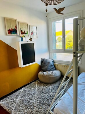 2 chambres, fer et planche à repasser, Wi-Fi, draps fournis