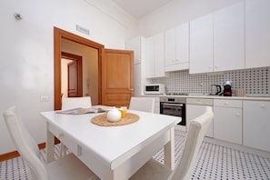 Microwave, oven, stovetop, dishwasher - Exclusive Historic Ghetto Flatinrome (ROMA)