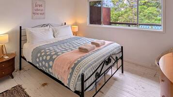 4 bedrooms, iron/ironing board, travel cot, free WiFi