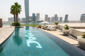 5 outdoor pools - Stunning Studio Dubai with Infinity Pool and Canal View (Dubai)