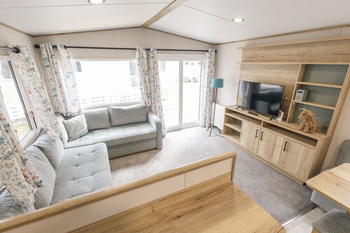 Curlew is a brand new property situated on the boutique Sandhills Holiday Park in Mudeford