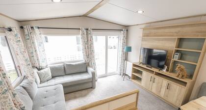 Curlew is a brand new property situated on the boutique Sandhills Holiday Park in Mudeford