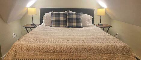 2 bedrooms, desk, iron/ironing board, WiFi