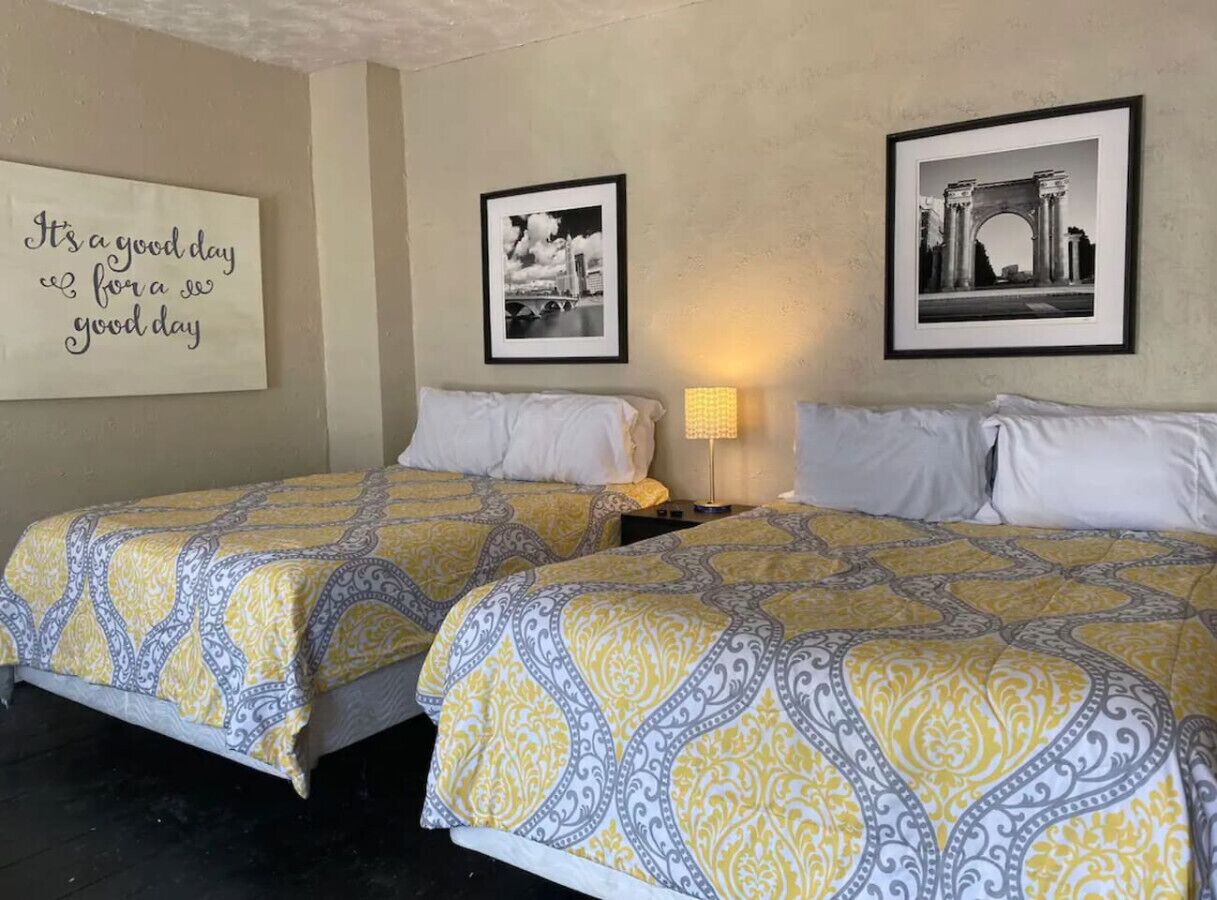 Sleeps 18! 11 Beds, 6 Bedrooms + WIFI!