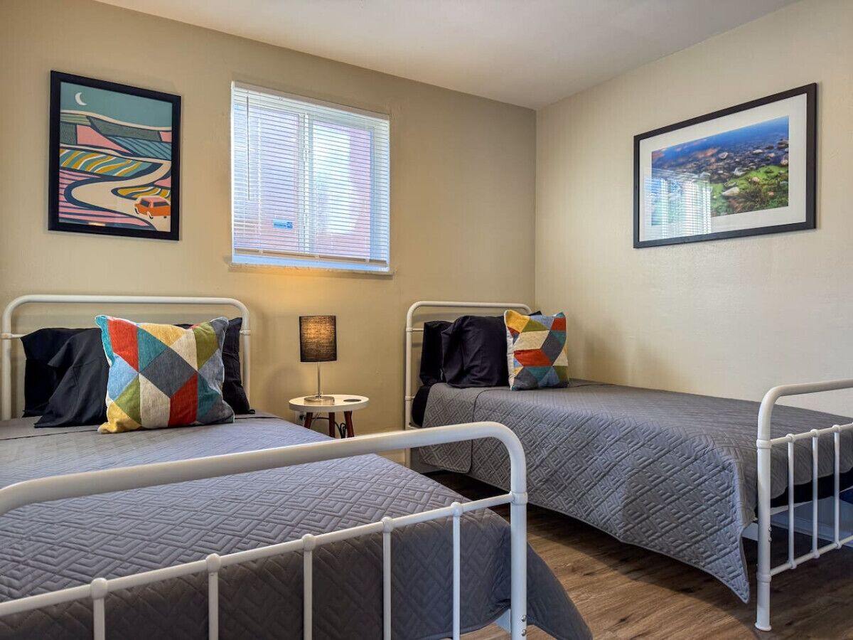 Sleeps 4! Charming 1 Bedroom w/ 2 Beds + WIFI!