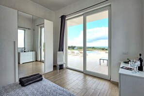 4 bedrooms, iron/ironing board, travel crib, free WiFi