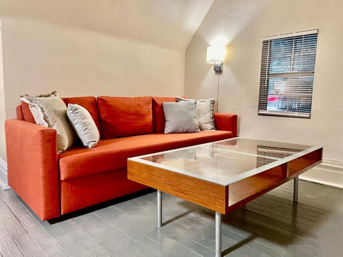 *Amazing* Sleeps 19 w/ 14 beds @ Downtown Location