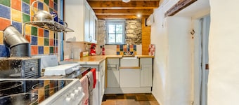 Tanybryn Cottage - Three Bedroom House, Sleeps 5