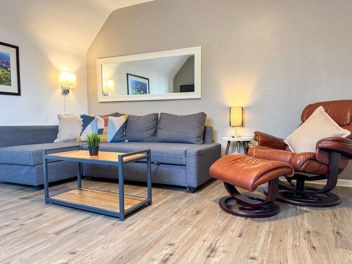 Great Location, 8 Beds (Sleeps 10) w/ Parking
