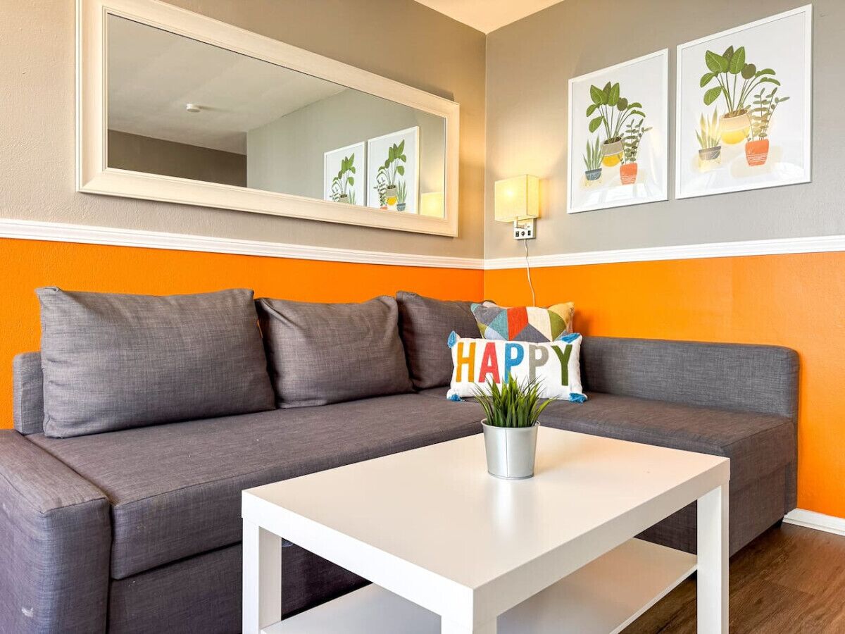 Cozy 2 Bedroom w/ 5 Beds + Sofa Bed & WIFI!