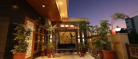 Luxury Villa | Terrace/patio
