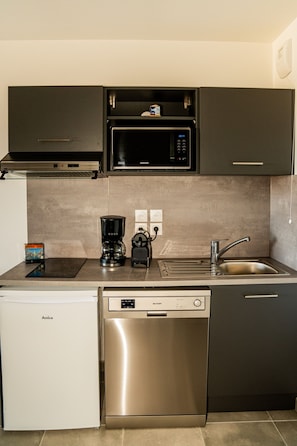 Køleskab, mikrobølgeovn, ovn, opvaskemaskine