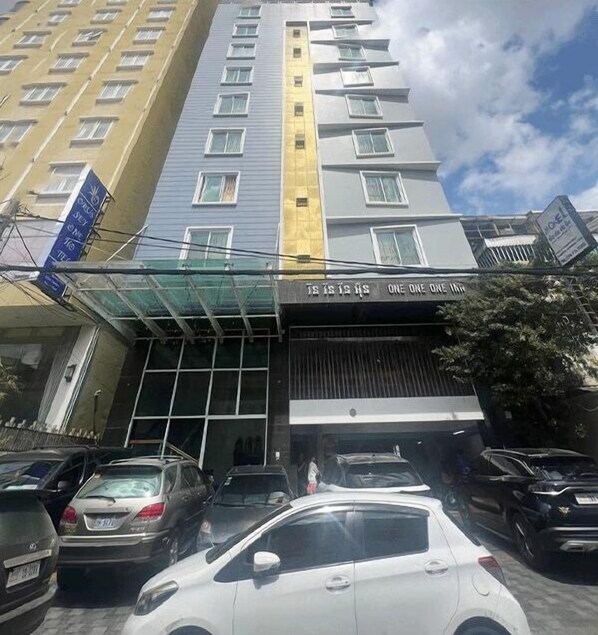 Exterior - One One One Inn (Phnom Penh)