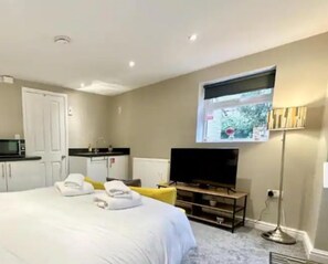 Free WiFi, bed sheets - Yorkshire Studio Retreat (York)
