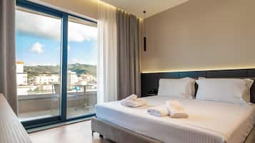 Deluxe Double Room, Balcony | Minibar, desk, soundproofing, free WiFi