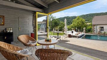 Egyptian cotton sheets, premium bedding, free minibar