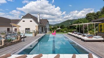 Seasonal outdoor pool, pool umbrellas, sun loungers