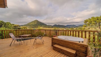 Chalet, Mountain View | 1 bedroom, soundproofing, free WiFi