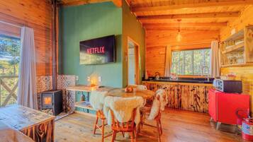 Chalé, vista para a montanha | 1 quarto, quartos à prova de som, Wi-Fi de cortesia