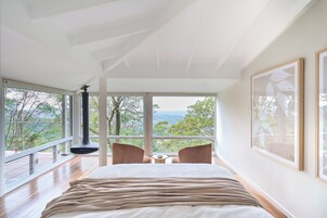 1 habitación, sistema de insonorización y tabla de planchar con plancha 