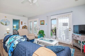 TV, DVD player, books, video library - Capt Roy's: Captain Roy's: Charming Dog-Friendly Third Row Cottage (Oak Island)