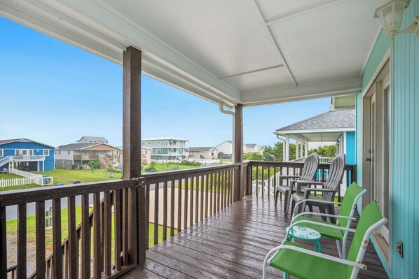 Property grounds - Capt Roy's: Captain Roy's: Charming Dog-Friendly Third Row Cottage (Oak Island)