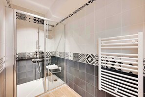 Suite – deluxe | Bad | Hårføner og håndklær