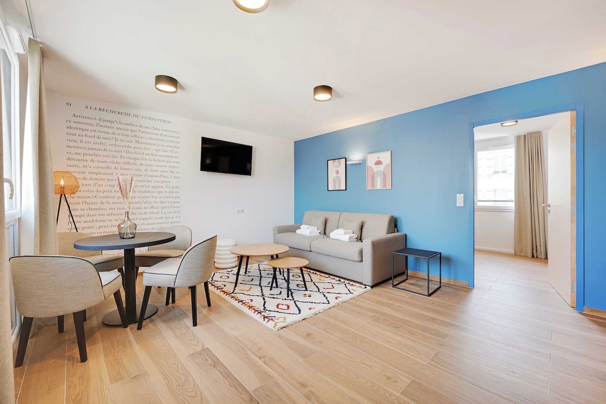 Suite – deluxe | Oppholdsområde | Smart-TV